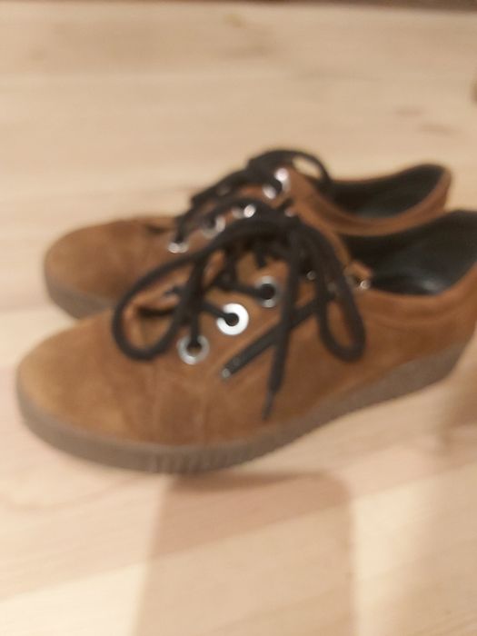 Sneakersy zamszowe marki avena
