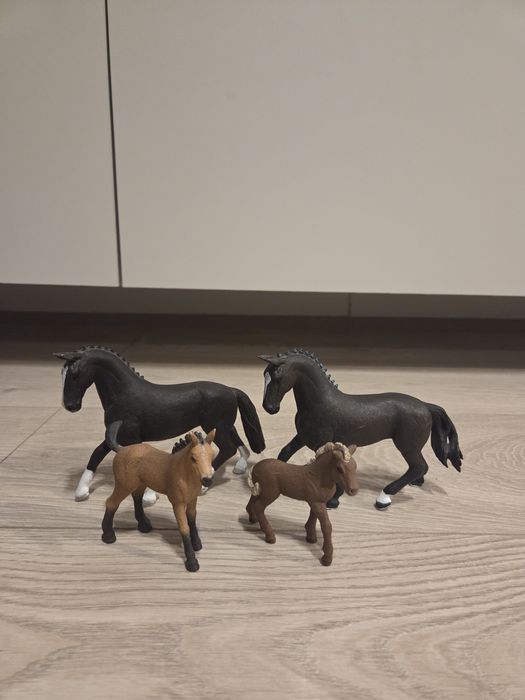 Oryginalne figurki konie schleich