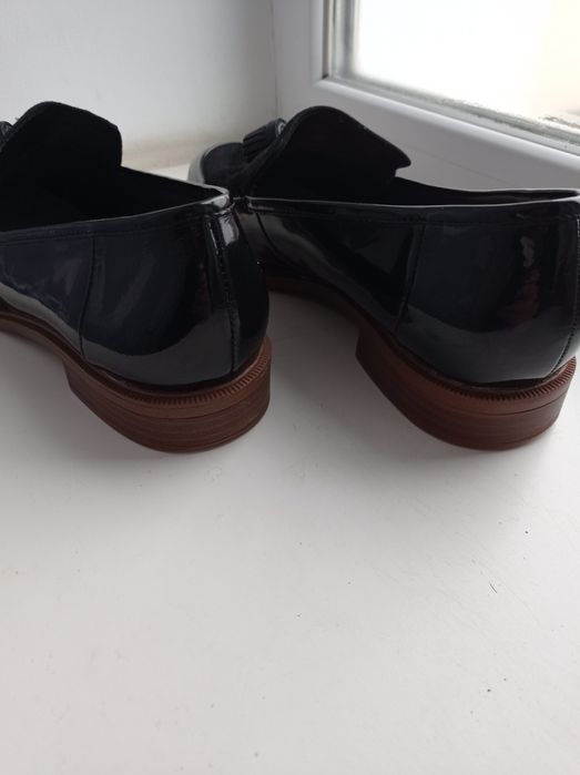 Продам лофери лаковие