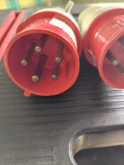 Wtyczka 32A nowa leżak