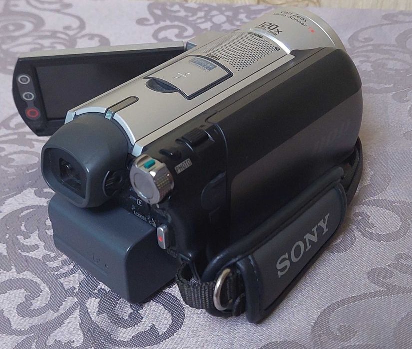 SONY handycam DCR-SR100E