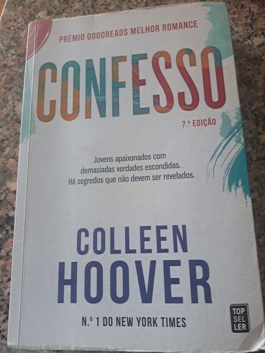 Livro de Colleen Hoover " Confesso"