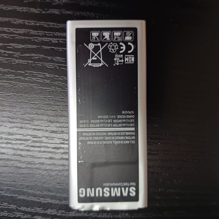 Samsung Galaxy Note 4 3/32  5,7 дюймов и QuadHD-разрешением