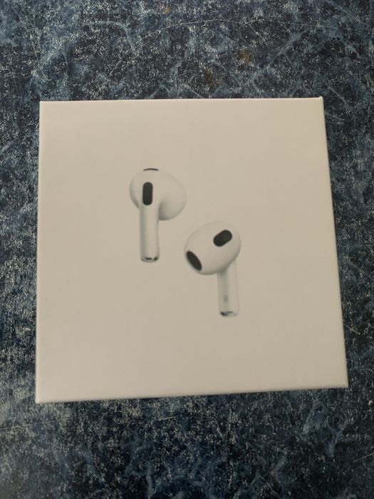 Навушники AirPods 4
