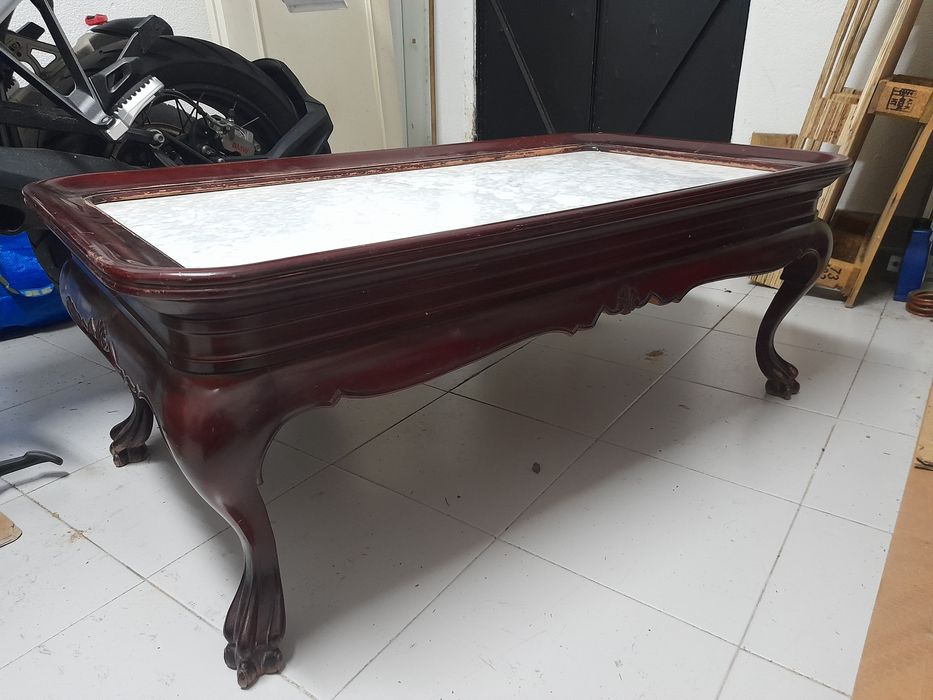 Mesa de centro de estilo com mármore