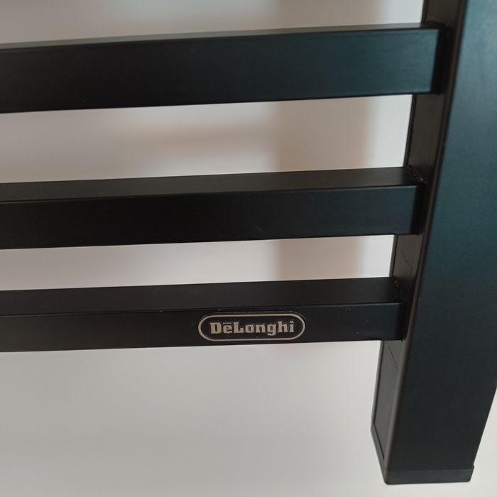 Toalheiro elétrico Delonghi preto