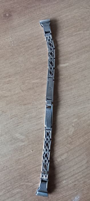 Серебряные изделия- кольца, браслет на часы, и бижутерия .