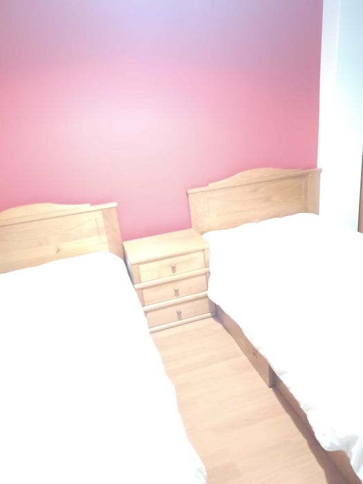 Mobília de Quarto em Pinho