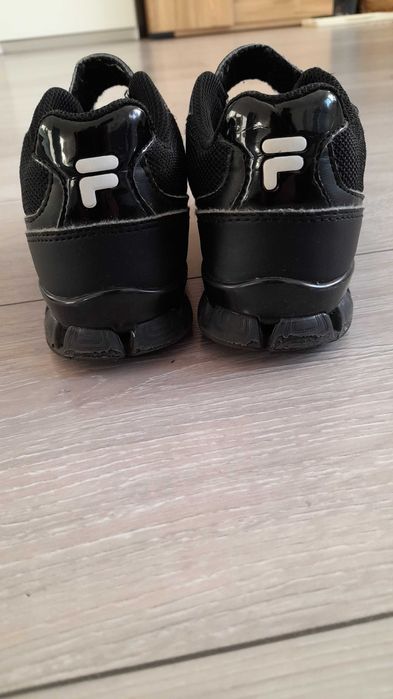 Buty sportowe dziecięce r.32 FILA