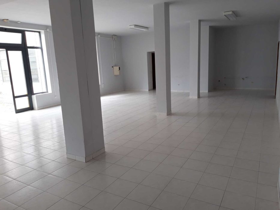 Arrenda-se Espaço Comercial em Fiães