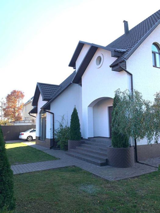 Просторий будинок 190 м² на 12 сотках у тихій зеленій локації