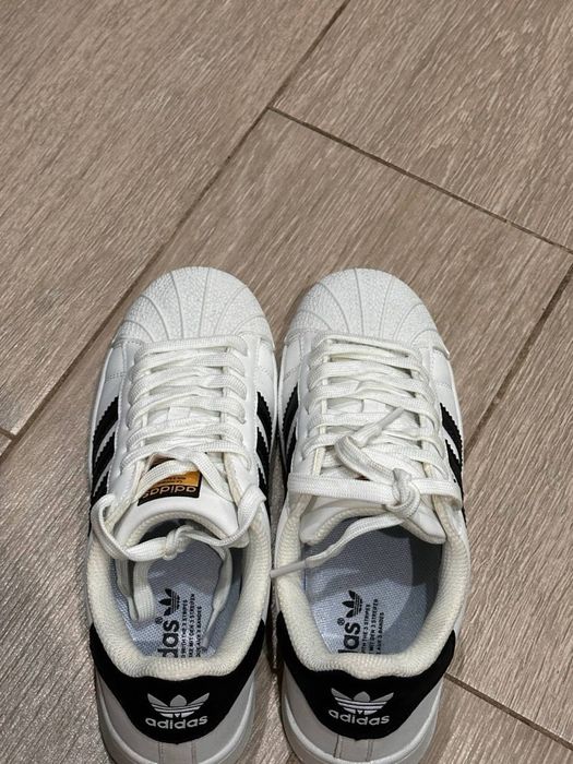 Продам женские Adidas SuperStar