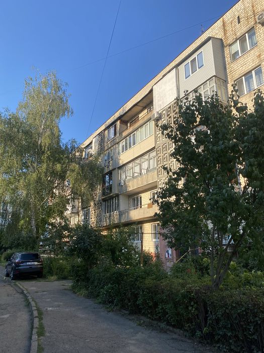 Продається 3 кім чешка в районі Комарова на 2 поверсі