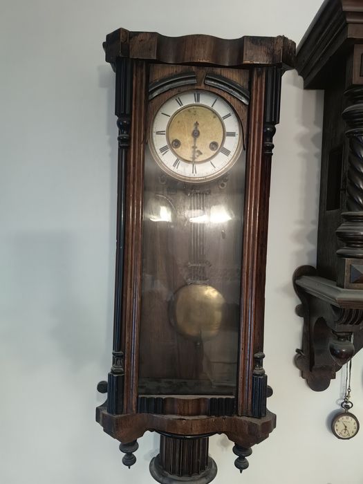 Zegary wiszące działające