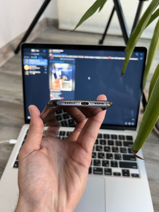 Б/В Мобільний телефон Xiaomi Mi 8 під запчастини або ремонт
