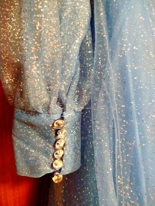 Шедевральна, ніжна, мерехтяна сукня на випуск