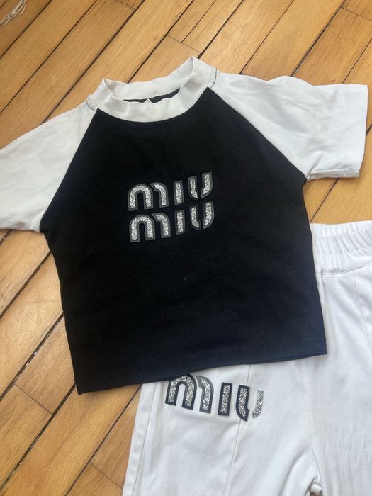 Продам класний костюм на дівчинку Miu-miu