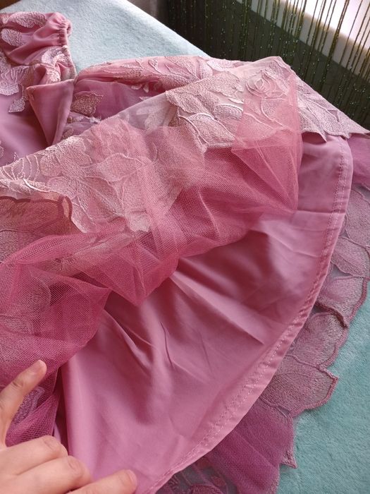 Рожева святкова сукня. На 5-6 років. Розмір 122-128см.Розовое платье