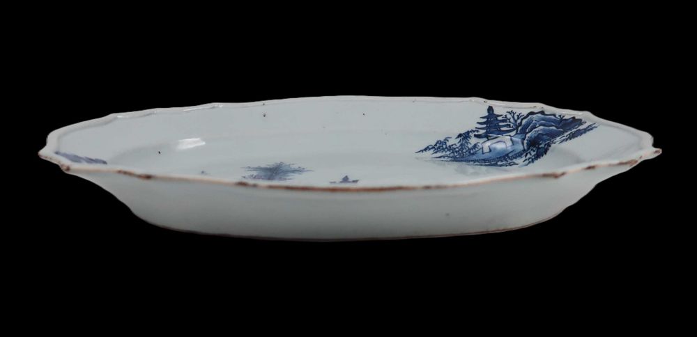 Travessa Polilobada em porcelana da China Séc. XVIII - 33 cm