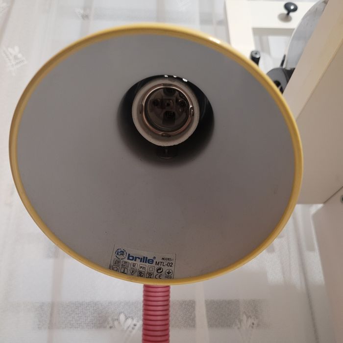 Lampka biurkowa w stylu Memphis