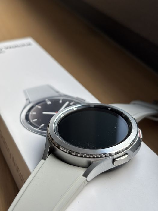 Samsung Galaxy Watch 4 Classic 46mm - Srebrny - SM-R890