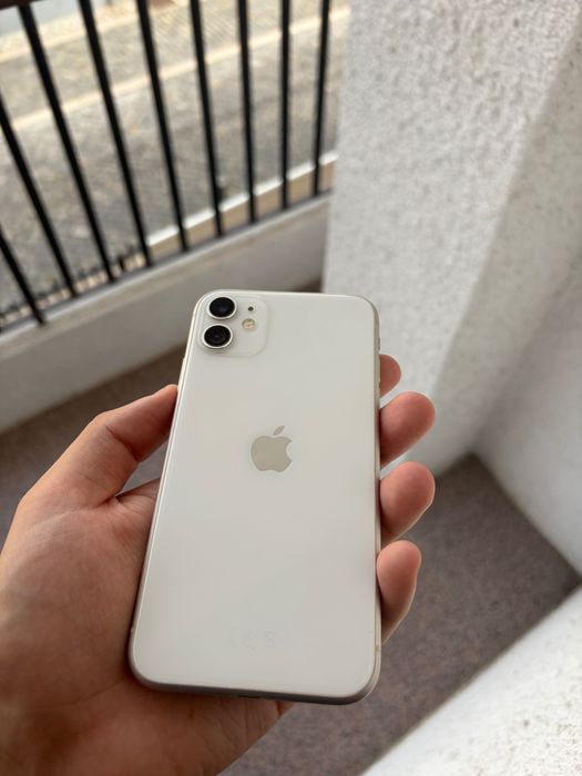 iPhone 11 (Apple)
