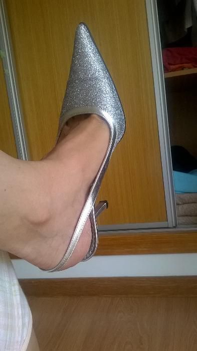 Conjunto elegante mala e stilettos prata glitter