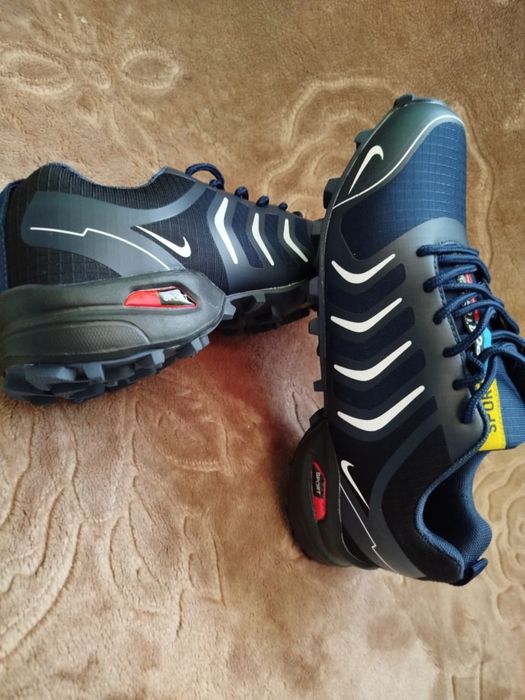 Nowe sportowe buty męskie