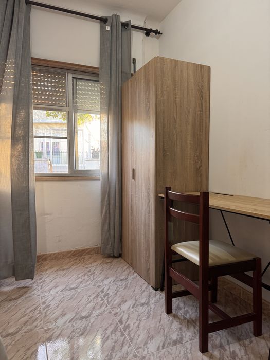 Quarto proximo ao Almada Forum