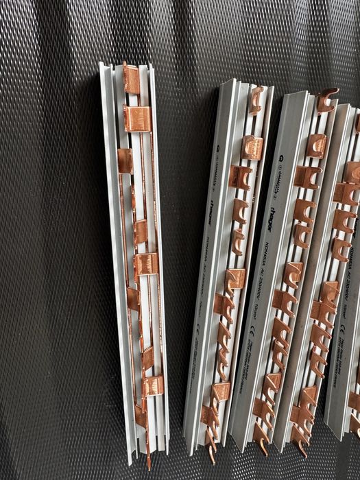 Шина зʼєднувальна 4-х полюсна Hager