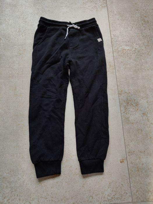 Spodnie chłopięce 4 sztuki rozmiar 128