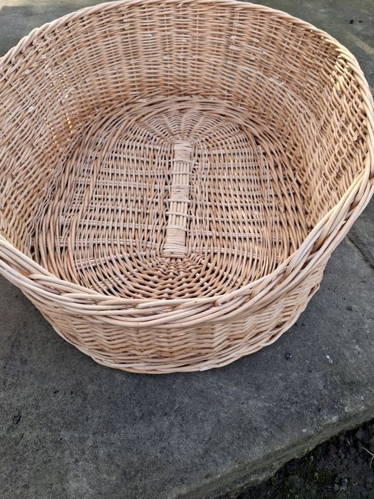 Лежак з лози для собаки