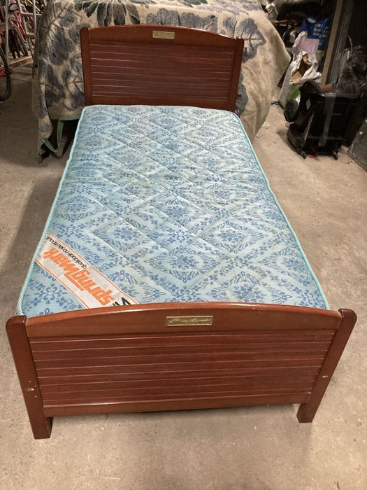 Cama de solteiro em bom estado