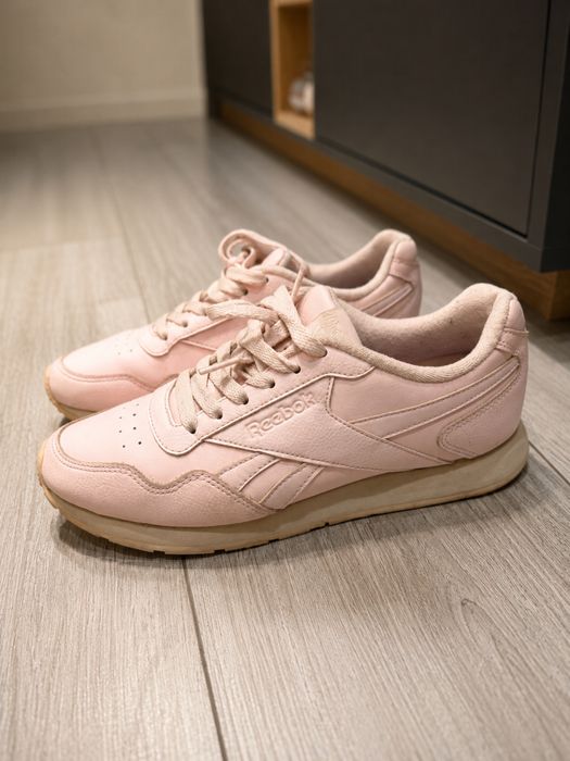 Рожеві кросівки Reebok