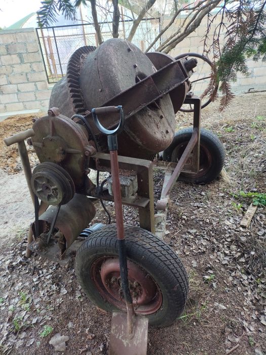 Duża betoniarka ...