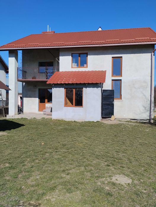 Будинок з приміщенням та обладнанням для шиномонтажу