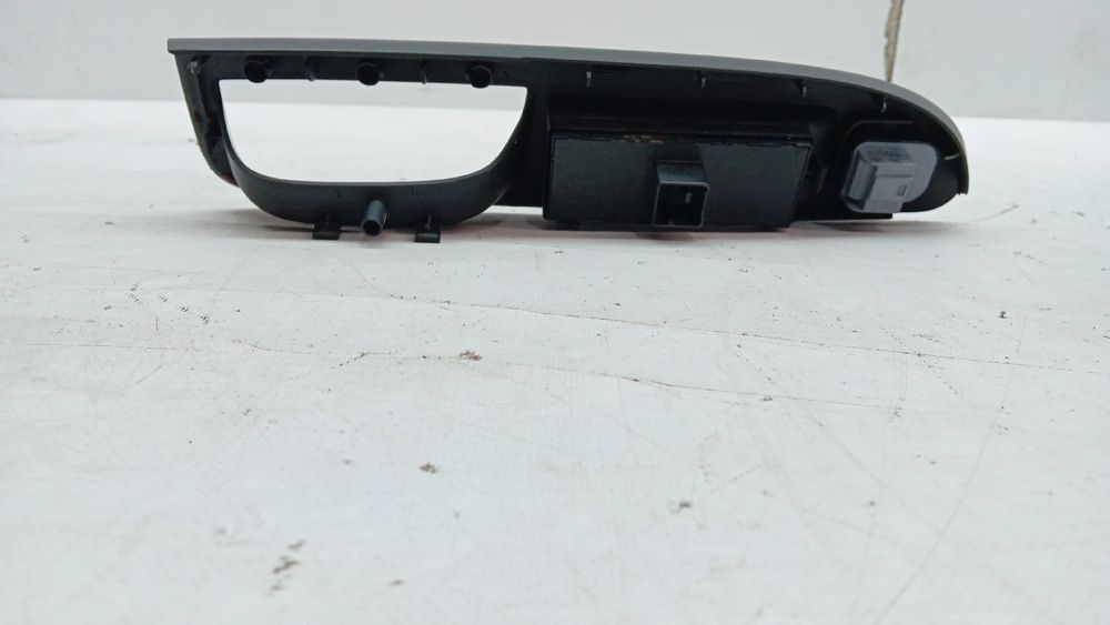 Comando / botão / interruptor vidros frente esquerdo VOLKSWAGEN Passat