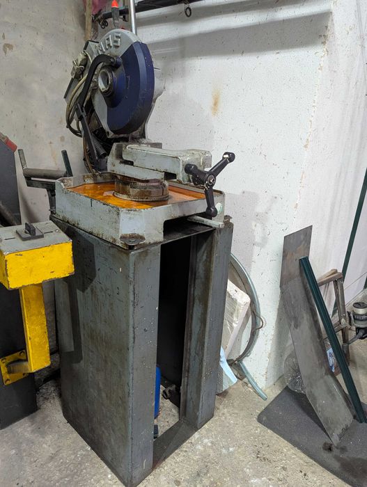 Vendo máquinas de serralharia e alumínios