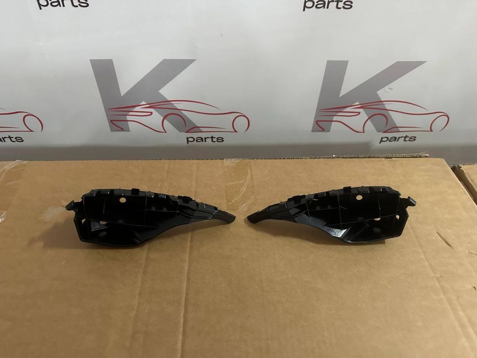 Tesla Model S Plaid Кронштейн крила правий 1588936-00-D