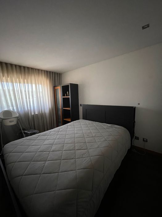 Cama IKEA com cabeceira + estrado + colchão