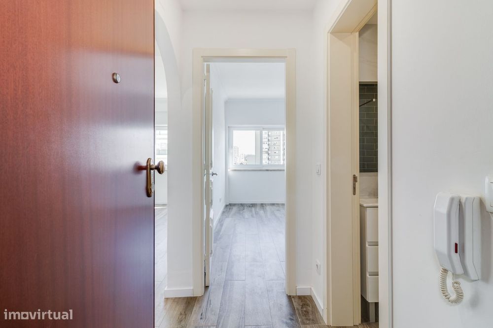 Apartamento totalmente remodelado | Elevador