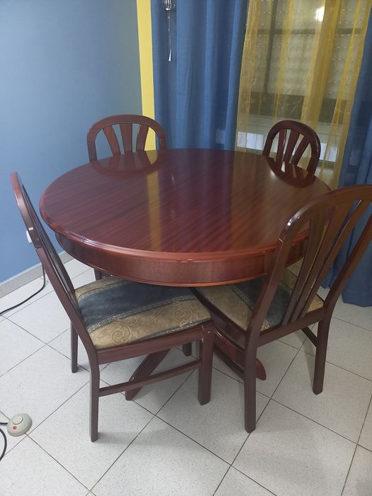 Mesa Extensivel com 4 cadeiras