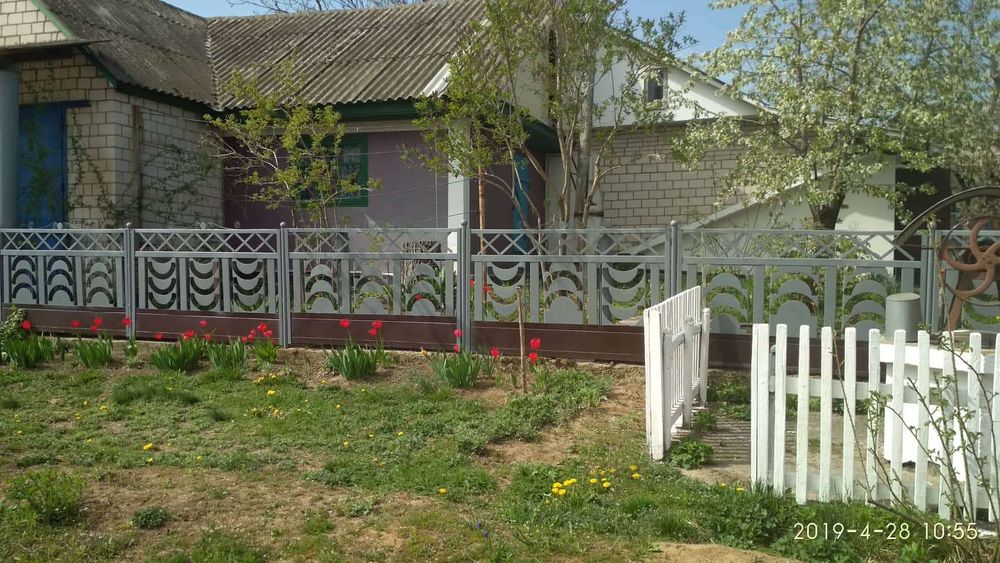 Будинок з великою земельною ділянкою