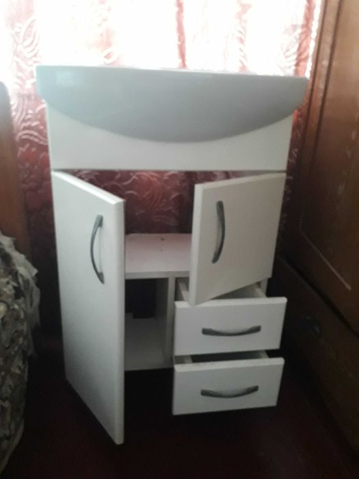 Умивальник з тумбою