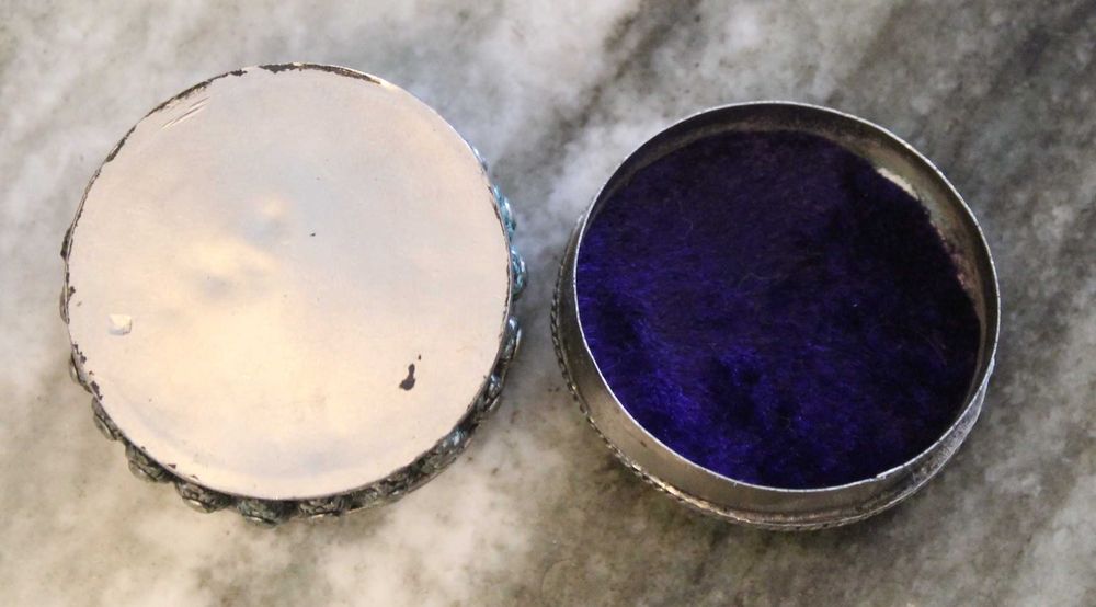 Caixa de comprimidos berbere marroquina antiga - trabalho artesanal