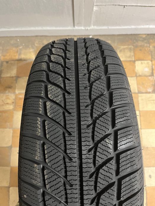 Зимові шини 215/65R16