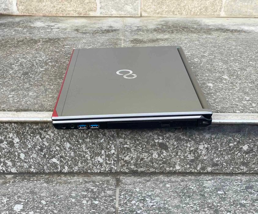 • Металевий Fujitsu Lifebook E746 / Є LTE модем / Core i5 / DDR4 •