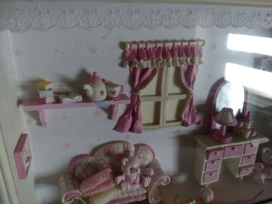 Miniatura de quarto infantil emoldurado c/ vidro e caixa p/ parede