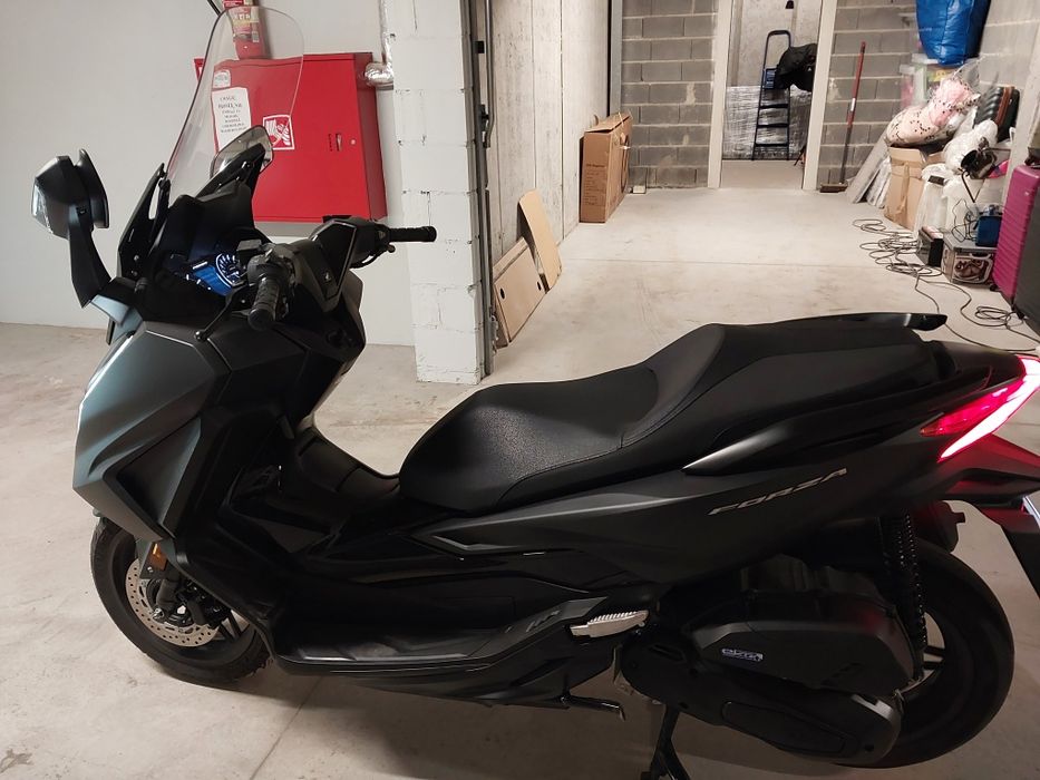 Skuter Honda Forza 125.