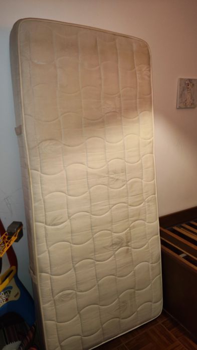 Cama individual com gavetas de arrumação + Colchão